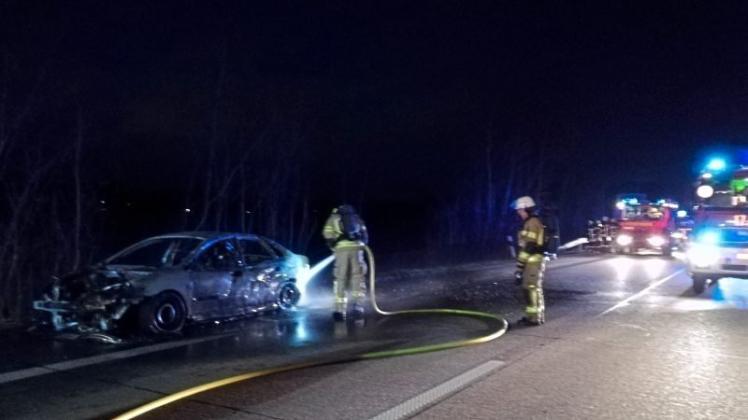 Auf der A29 zwischen Oldenburg und Hatten ist am Mittwochabend ein Auto ausgebrannt. 