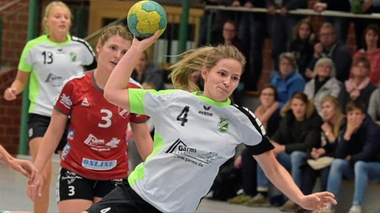 Treten an diesem Samstag bei GW Mühlen an: die Oberliga-Handballerinnen des TV Neerstedt um Delia Mathieu (vorn). 