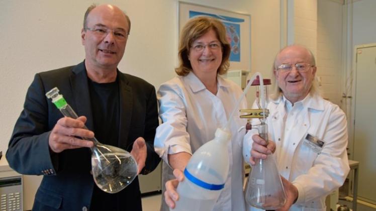 Kündigten den nächsten Vortrag des Lafu an: VHS-Geschäftsführer Martin Wetsphal, Renate Seyfert und Gary Zörner. 