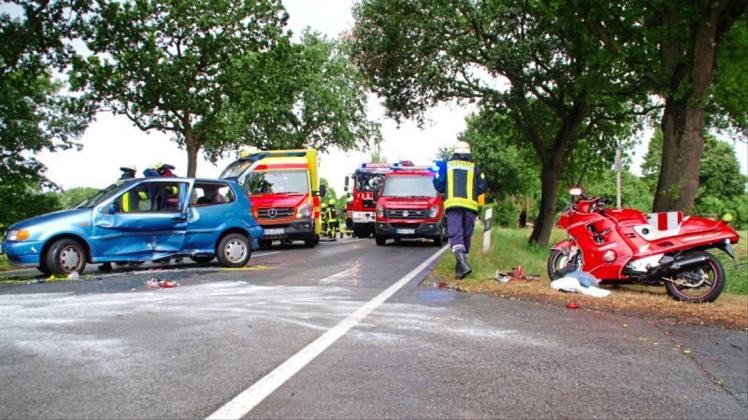 Bei dem Unfall in Sannau hat das Motorrad den Kleinwagen in Höhe der Fahrertür gerammt. 