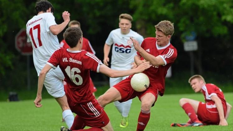 Ab Sonntag kämpfen sie wieder um Bezirksliga-Punkte: Wildeshausens Alexander Kupka (links) sowie die Stenumer Torben Würdemann (Mitte) und Maximilian Klatte (rechts). Ab Sonntag kämpfen sie wieder um Bezirksliga-Punkte: Wildeshausens Alexander Kupka (links) sowie die Stenumer Torben Würdemann (Mitte) und Maximilian Klatte (rechts).