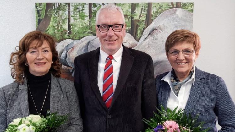 Die neue Leiterin der VHS Herzlake Heidrun Müllender (links) wurde begrüßt von Ludwig Pleus und Brigitte Eisenbarth. 