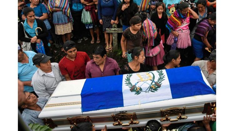Nach dem heftigen Ausbruch des Volcán de Fuego (Feuervulkan) in Guatemala steigt die Zahl der Todesopfer weiter. 