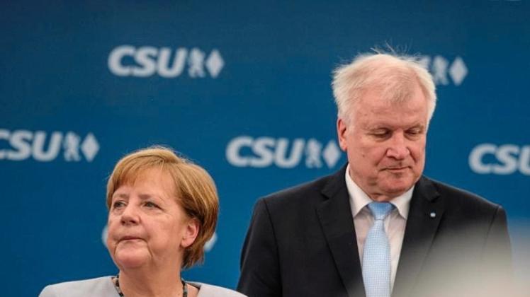 Bundeskanzlerin und CDU-Chefin Angela Merkel zusammen mit Bundesinnenminister und CSU-Chef Horst Seehofer. Die Unionsparteien sind in der Wählergunst weiter abgerutscht. 
