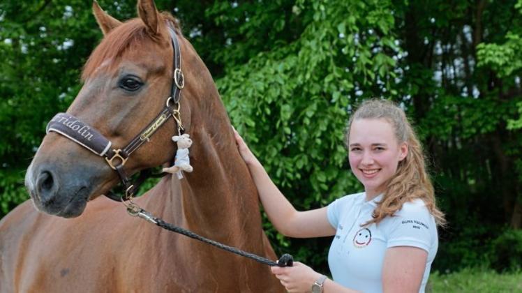 Rebecca Horstmann, Dressurreiterin vom RV Ganderkesee, wurde mit ihrem Wallach Friend of mine für eine Sichtung im „Preis der Besten 2018“ nominiert. Rebecca Horstmann, Dressurreiterin vom RV Ganderkesee, wurde mit ihrem Wallach Friend of mine für eine Sichtung im „Preis der Besten 2018“ nominiert.