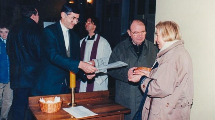 In der Ganderkeseer Kirche St. Hedwig gedachten Christen am 29. Januar 1998 den Opfern des Nationalsozialismus. 