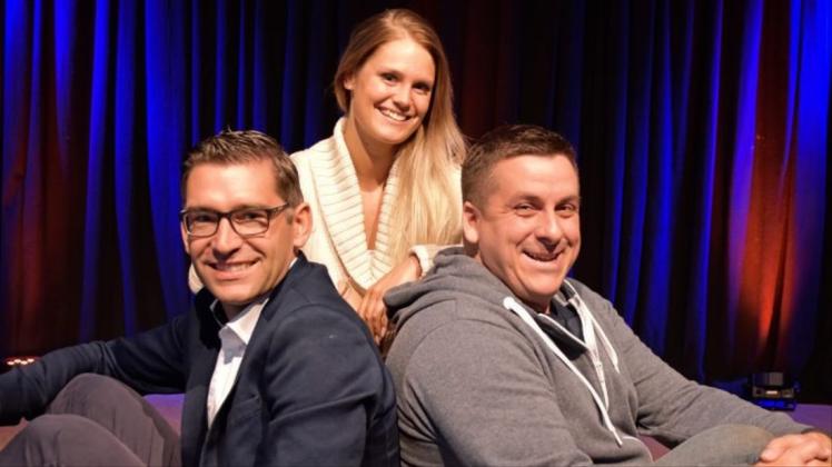 Das Team der Divarena um (v.li.) Christian Hohnholt. Lisa-Marie Nistler und Christoph Becker freut sich auf das Musical „Nur noch schnell die Hochzeit retten“.
Das Team der Divarena um (v.li.) Christian Hohnholt. Lisa-Marie Nistler und Christoph Becker freut sich auf das Musical „Nur noch schnell die Hochzeit retten“.