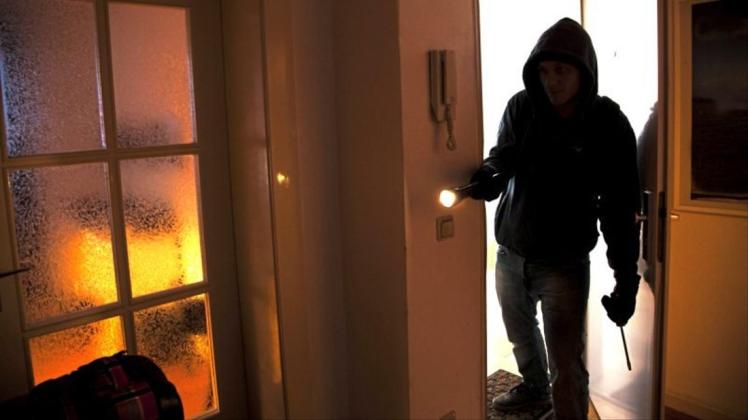 Eine Frau hat in Delmenhorst Einbrecher aus ihrem Haus vertrieben. Am selben Tag wurden zwei weitere Einbrüche im Stadtgebiet gezählt. Symbolfoto: imago/Jochen Tack