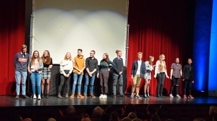Nach der Vorführung des Kurzfilms präsentierte sich die junge Filmcrew dem Publikum im Theater Meppen. Nach der Vorführung des Kurzfilms präsentierte sich die junge Filmcrew dem Publikum im Theater Meppen.