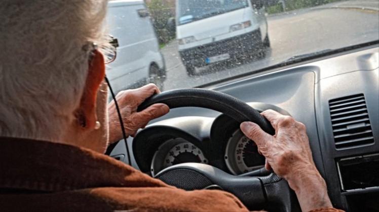 Schon wieder hat eine ältere Verkehrsteilnehmerin in Ganderkesee für eine hohe Schadenssumme gesorgt.Symbolfoto: Felix Kästle/dpa