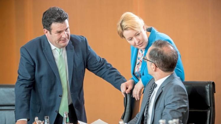 Zufriedene Gesichter in der Kabinettssitzung in Berlin: die SPD-Minister Heiko Maas, Franziska Giffey und Hubertus Heil ( v. r.) kurz vor der Entscheidung des Bundeskabinetts zur Einführung der Brückenteilzeit. Das Projekt ist ein lang gehegter Wunsch der Sozialdemokraten. 