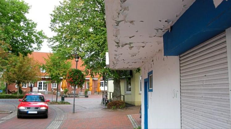Schandfleck am Eingang zur Rathausstraße: Die Immobilie, ein ehemaliger Kiosk und Imbiss, verkommt zusehens.  Archivfoto: Thorsten Konkel