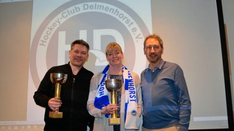HCDer des Jahres: Ex-Vorsitzender Carsten Schröder (rechts) gratuliert Claudia Schweppe und Marc Hanisch. 
