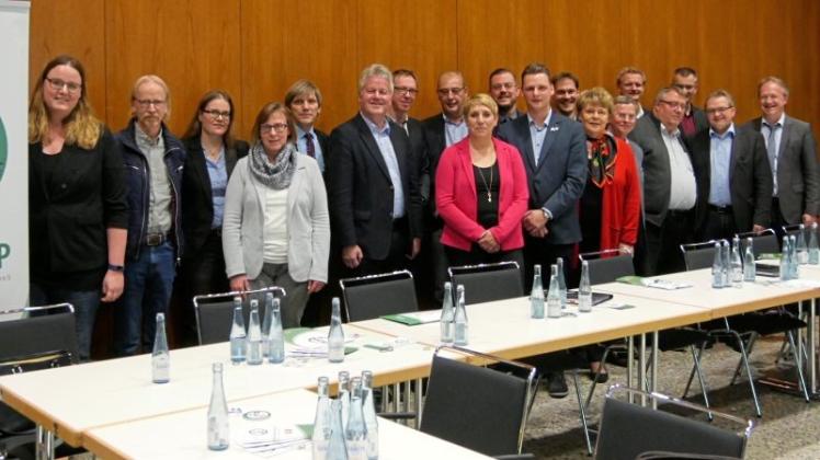 Der Regionalmusikverband Emsland/Grafschaft Bentheim hat sich mit Vertreter der Städte und Gemeinden zum Austausch getroffen. Die Bildmitte zeigt: Petra Midden und Frank Schmitz. 