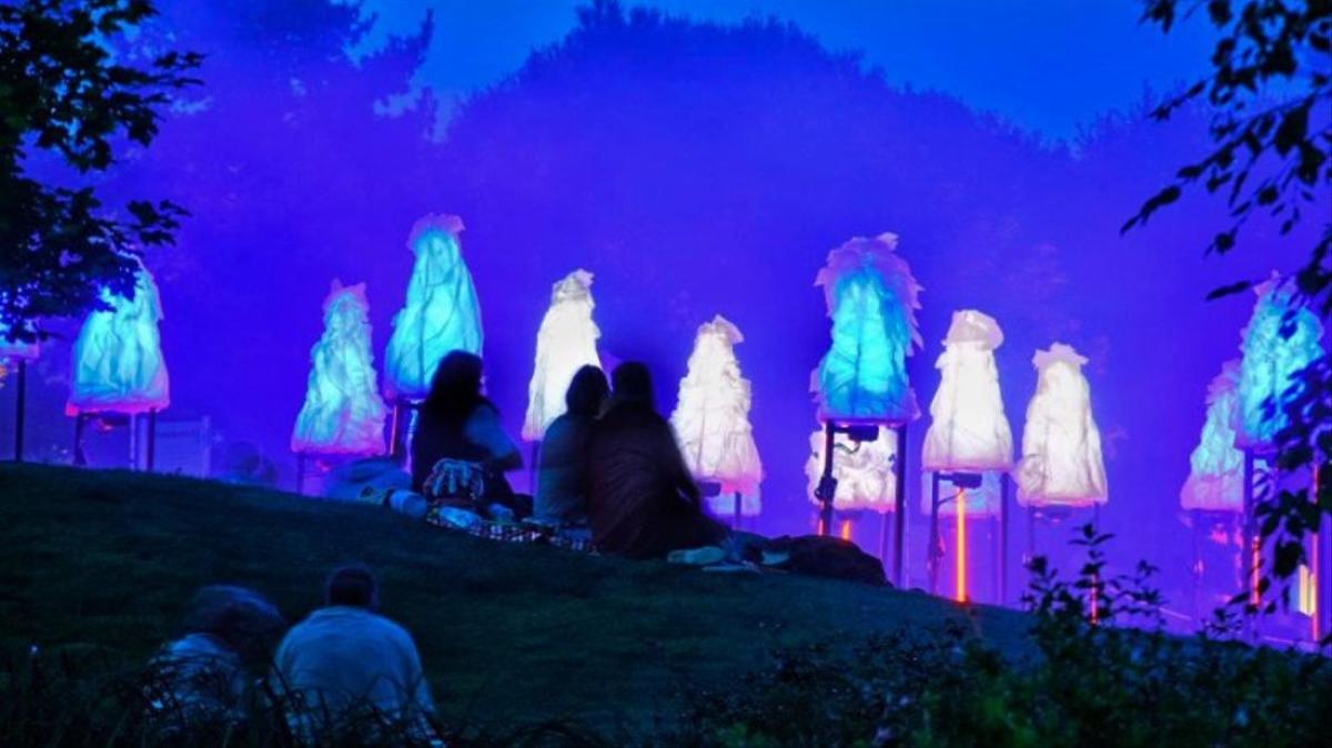 Mystische Nächte brechen im Park der Gärten NOZ