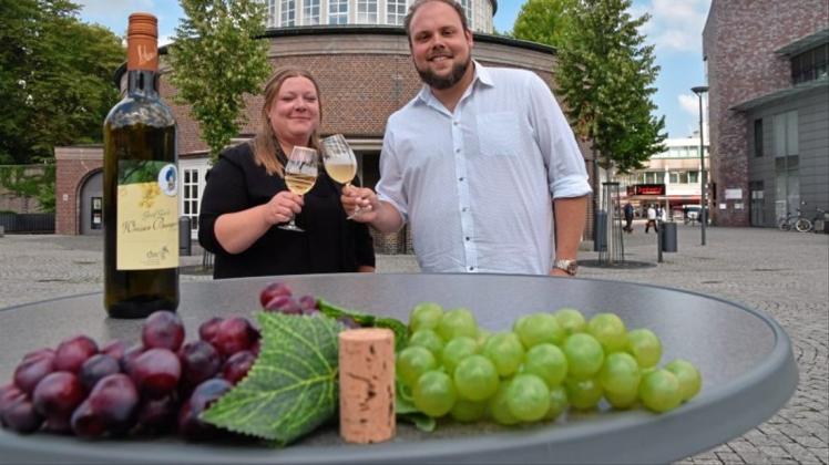 Stellten das Programm zum Weinfest vor: Claudia Schnier und Eyke Swarovsky. 