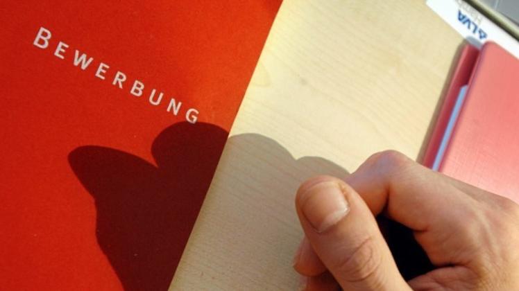 Bei der regioVHS laufen Kurse für Frauen zum Thema „Bewerbung 2018: Neue Strategien“ und Selbstverteidigung für Mädchen und Frauen. Symbolfoto: Frank Rumpenhorst dpa/lno Bei der regioVHS laufen Kurse für Frauen zum Thema „Bewerbung 2018: Neue Strategien“ und Selbstverteidigung für Mädchen und Frauen. Symbolfoto: Frank Rumpenhorst dpa/lno