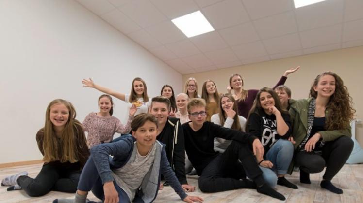 Die Jugendgruppe „Jungs un Deerns“ des Niederdeutschen Theaters Delmenhorst gehört zu den Preisträgern. Die Jugendgruppe „Jungs un Deerns“ des Niederdeutschen Theaters Delmenhorst gehört zu den Preisträgern.