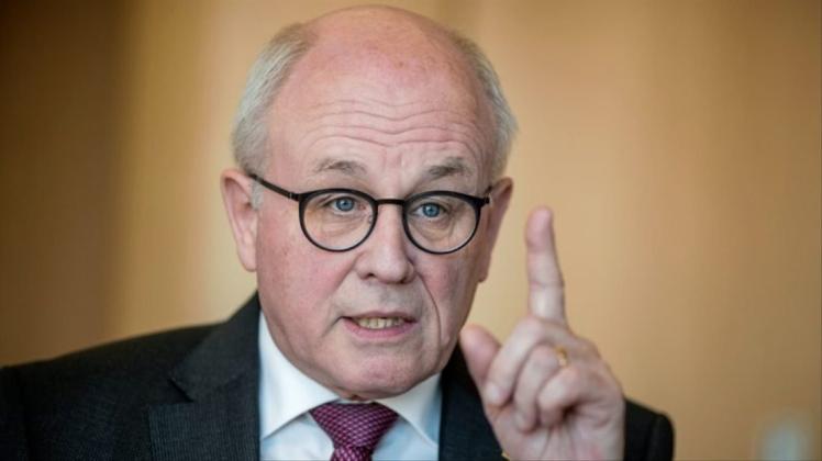 Unions-Fraktionschef Volker Kauder (CDU) hat seine eigene Partei vor „Atomisierung“ gewarnt, nachdem sich rivaliserende Zirkel von Konservativen und Modernisieren gebildet haben.