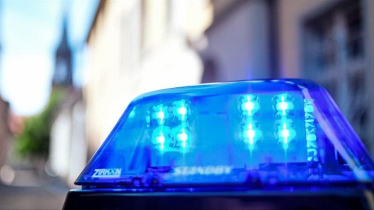 Überfall in Delmenhorst: Die Polizei rückte an Heiligabend zu einem Modegeschäft an der Langen Straße in Delmenhorst aus. Symbolfoto: Patrick Seeger/dpa Überfall in Delmenhorst: Die Polizei rückte an Heiligabend zu einem Modegeschäft an der Langen Straße in Delmenhorst aus. Symbolfoto: Patrick Seeger/dpa