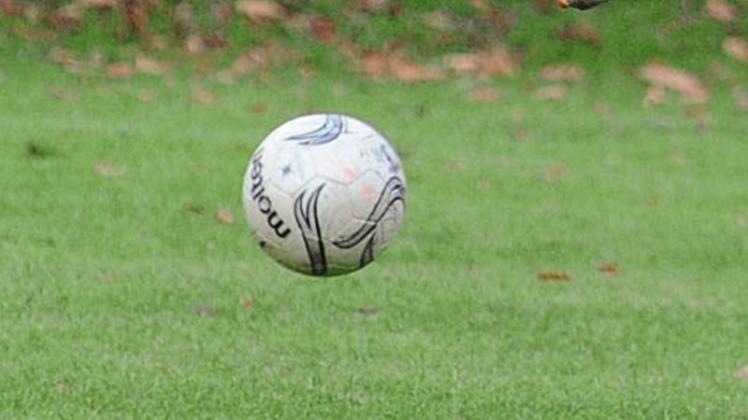 Torreicher Freitagabend in der Fußball-Kreisliga. In drei Partien fielen 19 Treffer. Torreicher Freitagabend in der Fußball-Kreisliga. In drei Partien fielen 19 Treffer.