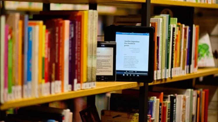 Bücher können in der Stadtbücherei Delmenhorst auch digital ausgeliehen werden. Symbolfoto: dpa
