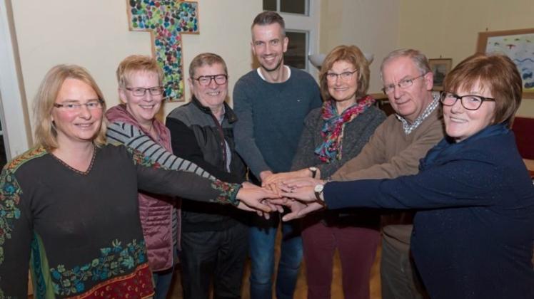 Mitglieder des Gemeindekirchenrates in Schönemoor stellen sich vor (v.l.): Susanne Wöhler, Anke Paradies, Günther Runge, Henning Meyer, Dietlind Rosenthal, Rolf Niemeyer und Heike Wolpmann. Mitglieder des Gemeindekirchenrates in Schönemoor stellen sich vor (v.l.): Susanne Wöhler, Anke Paradies, Günther Runge, Henning Meyer, Dietlind Rosenthal, Rolf Niemeyer und Heike Wolpmann.