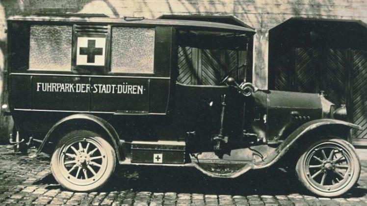 Melles erster Krankenwagen, noch mit Beschriftung der Stadt Düren, Ein Bild von 1927. 
