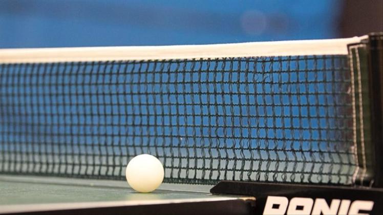 Die Tischtennisspieler des TV Jahn und des Delmenhorster TB spielen an diesem Samstag mit Bratpfannen statt mit Schlägern um Turniersiege. Die Tischtennisspieler des TV Jahn und des Delmenhorster TB spielen an diesem Samstag mit Bratpfannen statt mit Schlägern um Turniersiege.