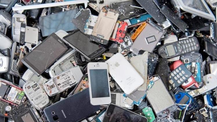 Pro Jahr fallen in Deutschland circa 1,7 Millionen Tonnen Elektroschrott durch Smartphones an. 