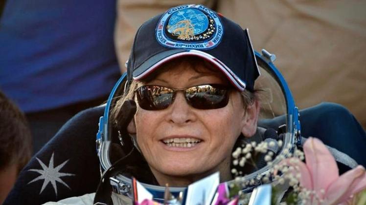 Peggy Whitson kurz nach der Landung in der kasachischen Steppe im September 2017. 