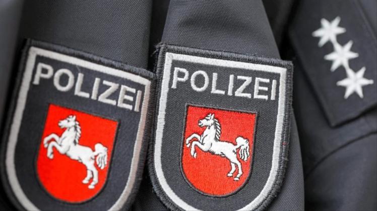 Die Polizei sucht nach unbekannten Tätern, die einen Zigarettenautomaten in Huntlosen geknackt haben. Symbolfoto: Polizei