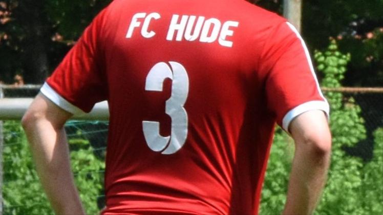 Der FC Hude erkämpfte ein spätes Remis bei Frisia Wilhelmshaven. Der FC Hude erkämpfte ein spätes Remis bei Frisia Wilhelmshaven.