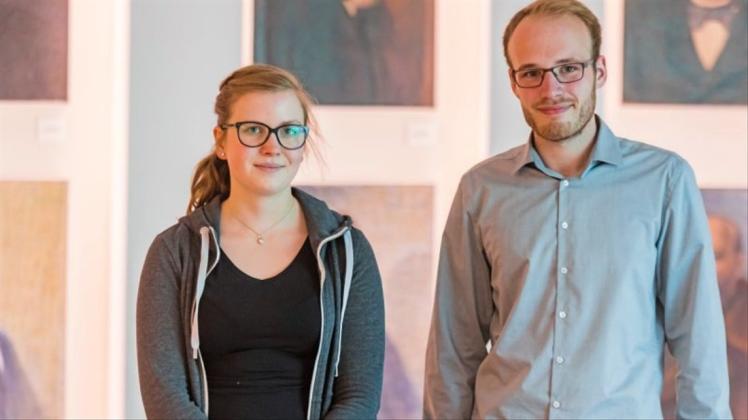 Über ihr duales Studium beziehungsweise die Ausbildung als Kaufmann für Büromanagement bei der IHK berichten Gina Stefan und Magnus Fels. 