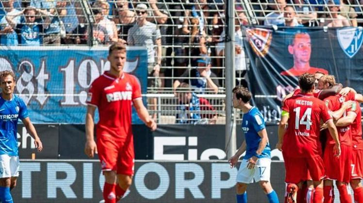 Gelungener Auftakt: Kölns Spieler bejubeln die Führung in Bochum. 