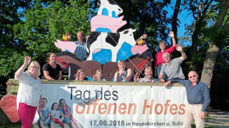 Auf viele Besucher beim „Tag des offenen Hofes“ freuen sich die Veranstalter, aktive Helfer und die Suttorfer Dorfmusikanten. 