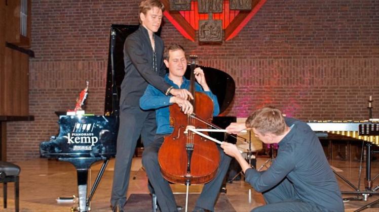 Die drei Gerassimez-Brüder Nicolai, Wassily und Alexej (von links) musizierten sogar zu dritt am Cello. 