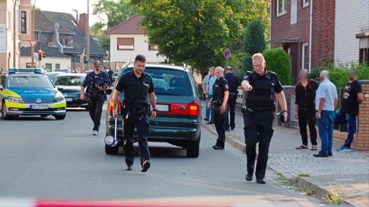 Mit einem großen Aufgebot sicherte die Polizei die Unfallstelle an der Thüringer Straße in Delmenhorst. 