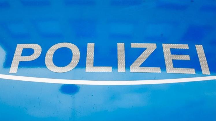 Die Polizei sucht den Fahrer eines grünen Fahrzeugs, der am Freitag nach einem Auffahrunfall in Delmenhorst flüchtete. Symbolfoto: Michael Gründel