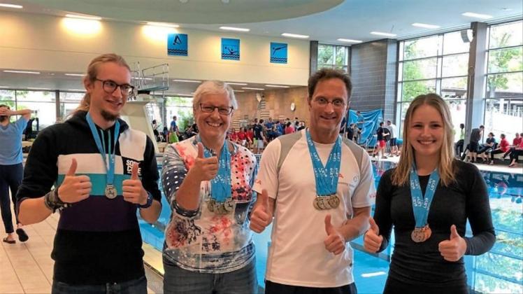 Sehr zufrieden: Simon Logemann, Heike Wolters, Marco Loewenstein und Inken Mönning vom SV Ganderkesee nahmen an der Landesmeisterschaften der Masters in Achim teil. 