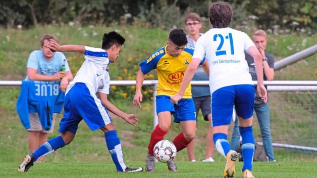 Fußball-Kreisligist TSV Ganderkesee II hat am Mittwochabend etwas überraschend und ganz spät in der Fußball-Kreisliga den SV Atlas Delmenhorst II geschlagen. Fußball-Kreisligist TSV Ganderkesee II hat am Mittwochabend etwas überraschend und ganz spät in der Fußball-Kreisliga den SV Atlas Delmenhorst II geschlagen.