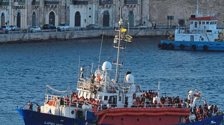 Die maltesischen Behörden werfen der Dresdner Organisation Mission Lifeline vor, dass ihr Schiff „staatenlos“ gewesen sei und keine ordentliche Registrierung gehabt habe. 