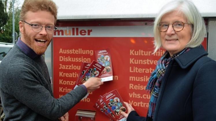 Dr. Jens Kohne und Dr. Wiebke Steinmetz haben am Donnerstag die neue Broschüre „Kultur in Ganderkesee“ vorgestellt. 