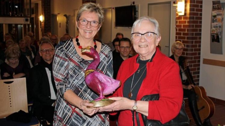 Da war die Freude groß: Helga Seebas, besser bekannt als Helga Maria Christoffer, erhielt den Platt-Ganter, der zum dritten Mal verliehen wurde. 