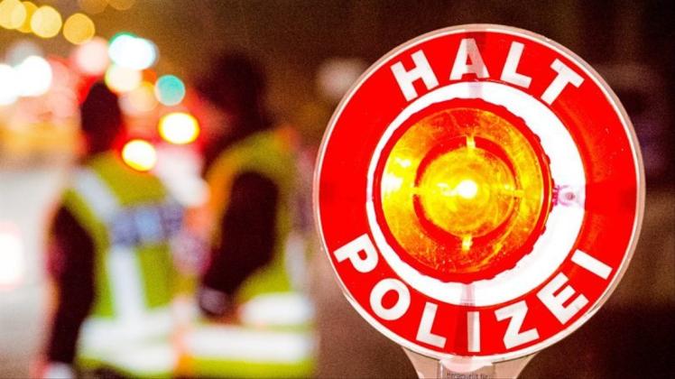 Am Freitagabend gegen 22.40 Uhr hat die Polizei auf dem Schützenweg in Harpstedt ein langsam fahrenden Wagen angehalten, der Fahrer stand unter Drogen.  Symbolbild: Daniel Bockwoldt/dpa
