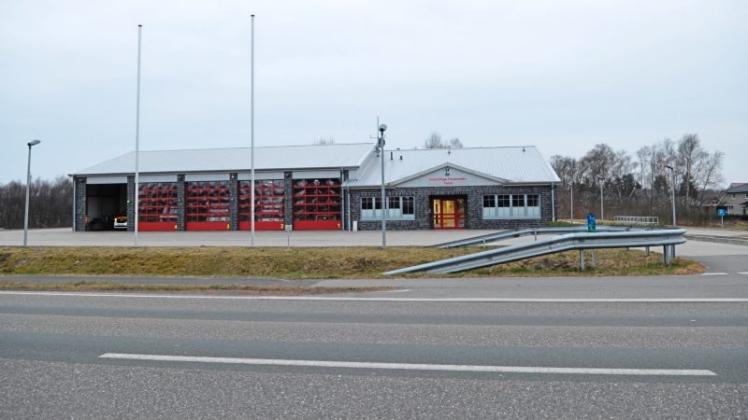Das Feuerwehrhaus in Twist liegt ebenfalls direkt an der Landesstraße 47. 