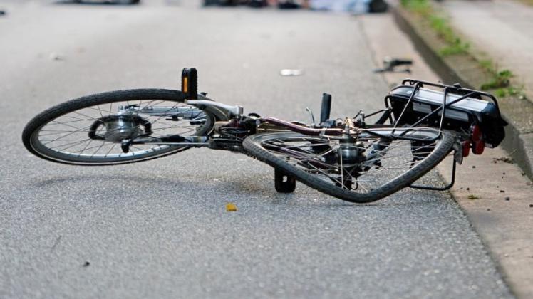 Bei einem Unfall in Ganderkesee-Heide sind am Donnerstag, 7. Juni, zwei Radfahrerinnen zusammengestoßen. Beide mussten ins Krankenhaus. Symbolfoto: Daniel Bockwoldt/dpa