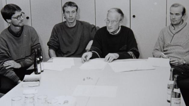 Der erste Vorstand des LC 93 Delmenhorst: Im Oktober 1992 wurde Henry Grimm (Zweiter von rechts) zum Vorsitzenden des gerade gegründeten Vereins gewählt. Dem Gremium gehörten auch (von links) Sportwart Wilfried Caarls, Kassenwart Stephan Kaltenstein und der stellvertretende Vorsitzende und Schriftführer Reinhard Klimt an. 