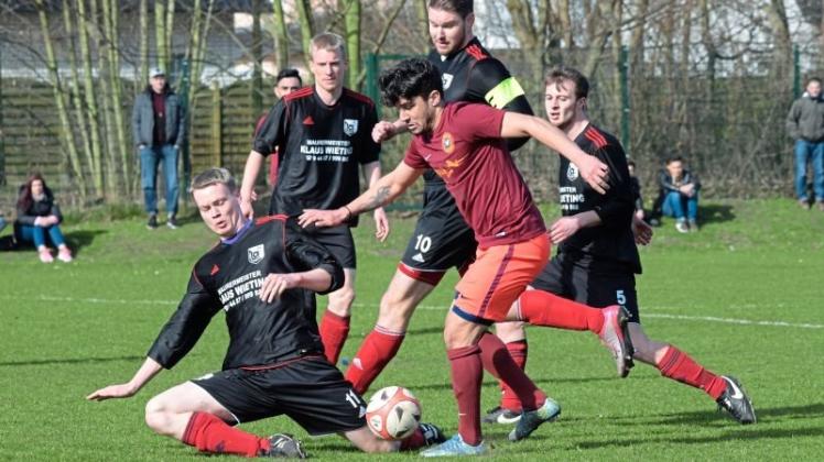 Kaum da – und schon wieder weg: Moussa Alawie (am Ball) verlässt Kreisliga-Aufsteiger SV Baris Delmenhorst. Kaum da – und schon wieder weg: Moussa Alawie (am Ball) verlässt Kreisliga-Aufsteiger SV Baris Delmenhorst.