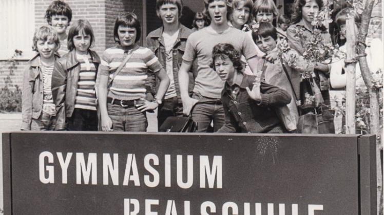 Unser Nostalgiebild zeigt das neue Schild vor dem Schulzentrum Ganderkesee im August 1976. 